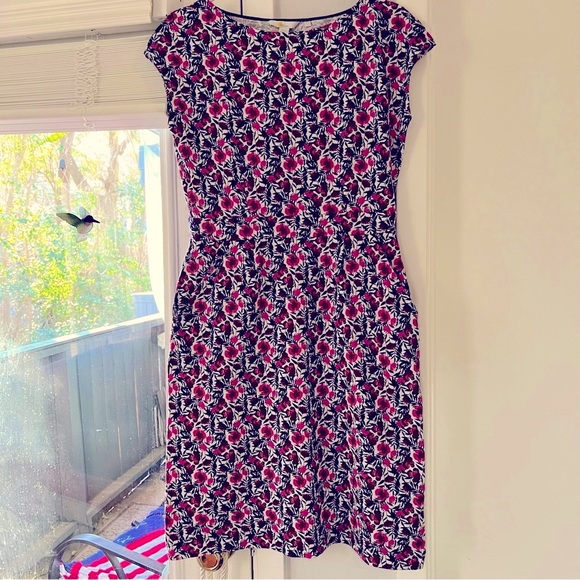 Boden Dresses & Skirts - BODEN Cotton dress with pockets. Feminine cut. Like new.
